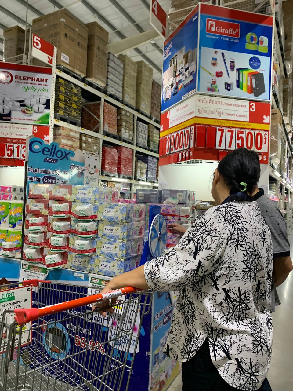 Modern Trade Distribution Boosting FMCG Sales with BJC Products at Makro Market In Cambodia - Image 52